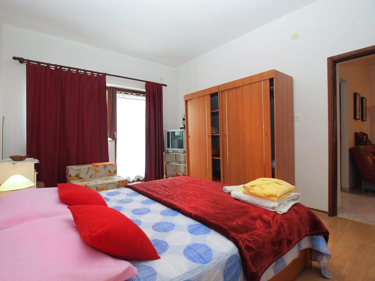Apartment Vladimira 1569 Pula Exterior photo