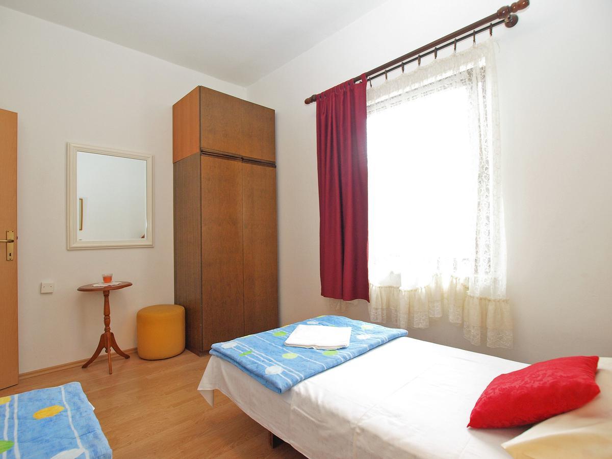 Apartment Vladimira 1569 Pula Exterior photo