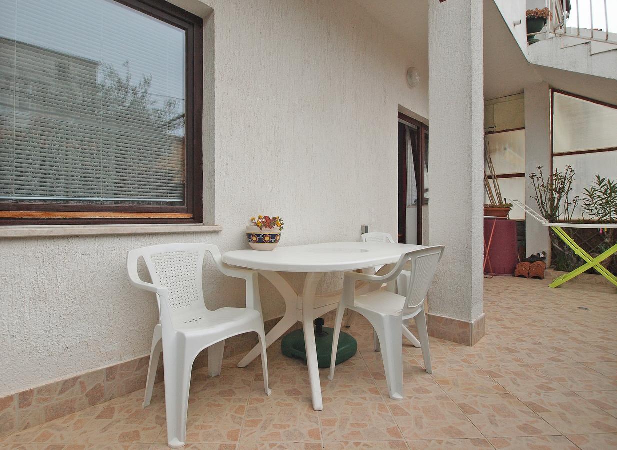 Apartment Vladimira 1569 Pula Exterior photo