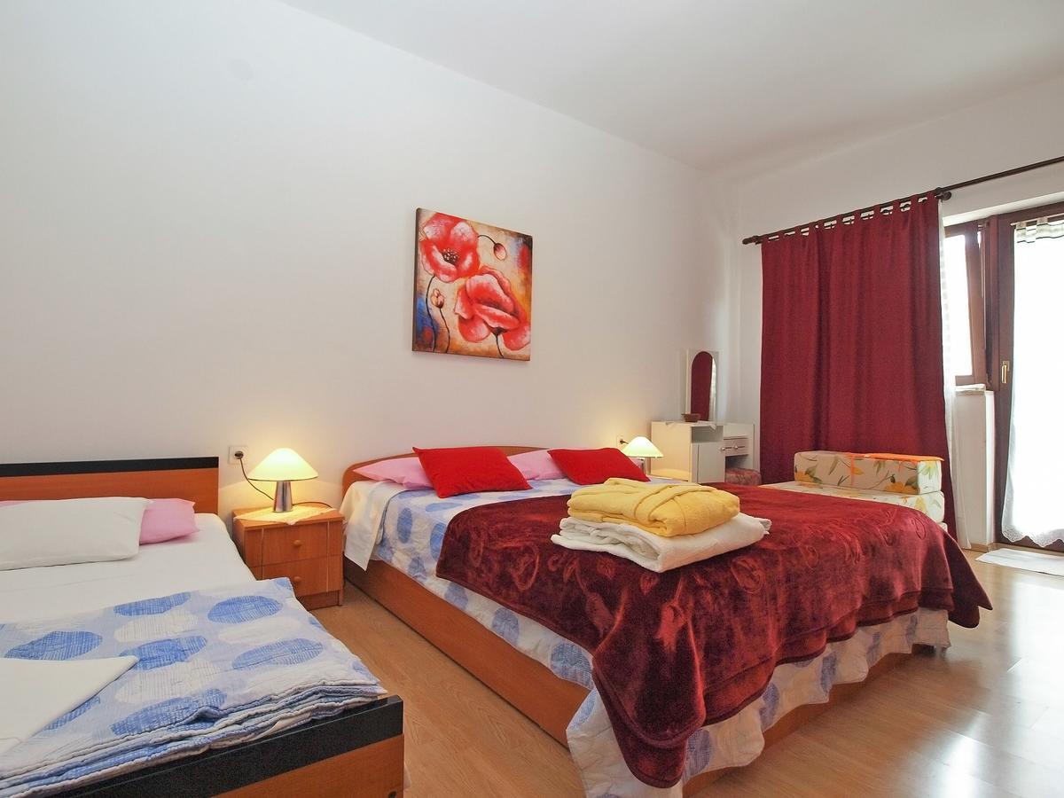 Apartment Vladimira 1569 Pula Exterior photo